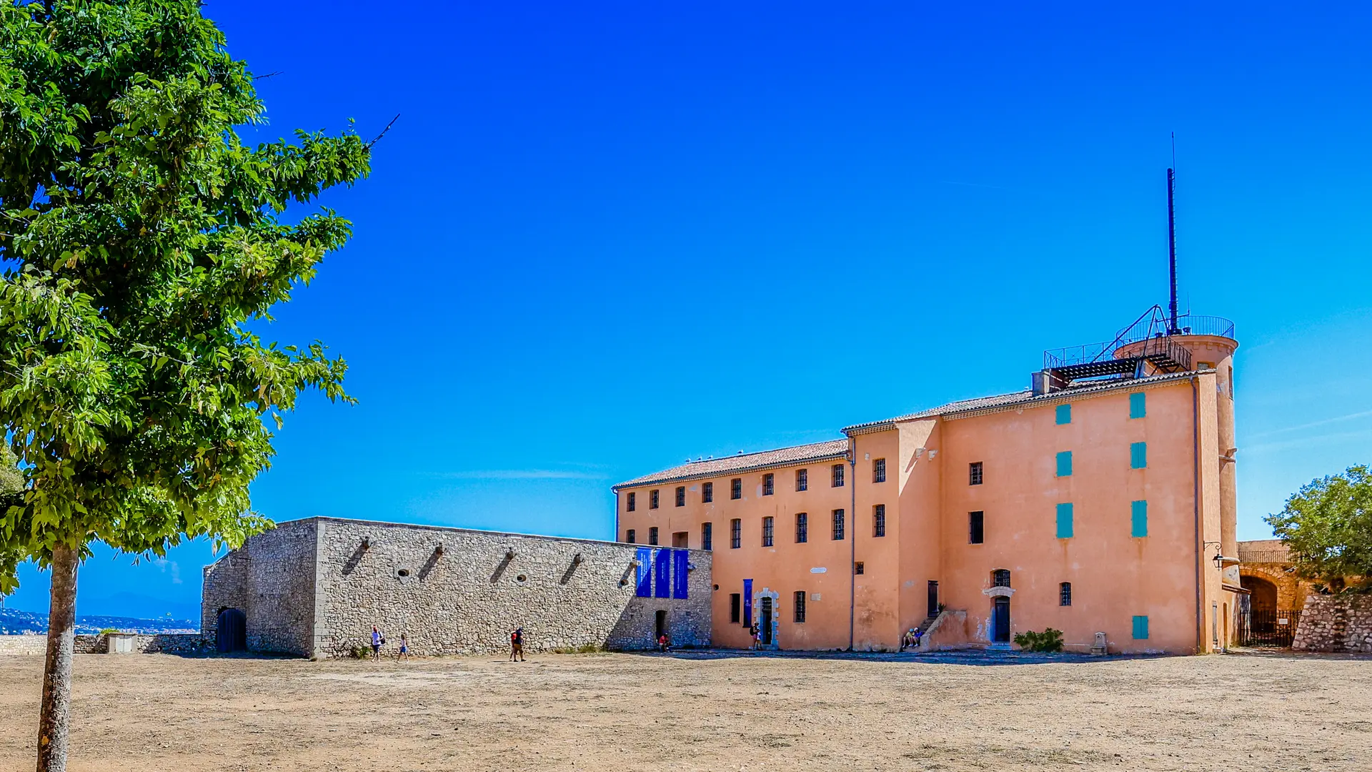 Cours d'honneur et musée