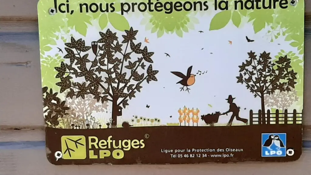 Nous sommes refuge LPO.
Une chambres d'hôtes axée sur la protection de la biodiversité.