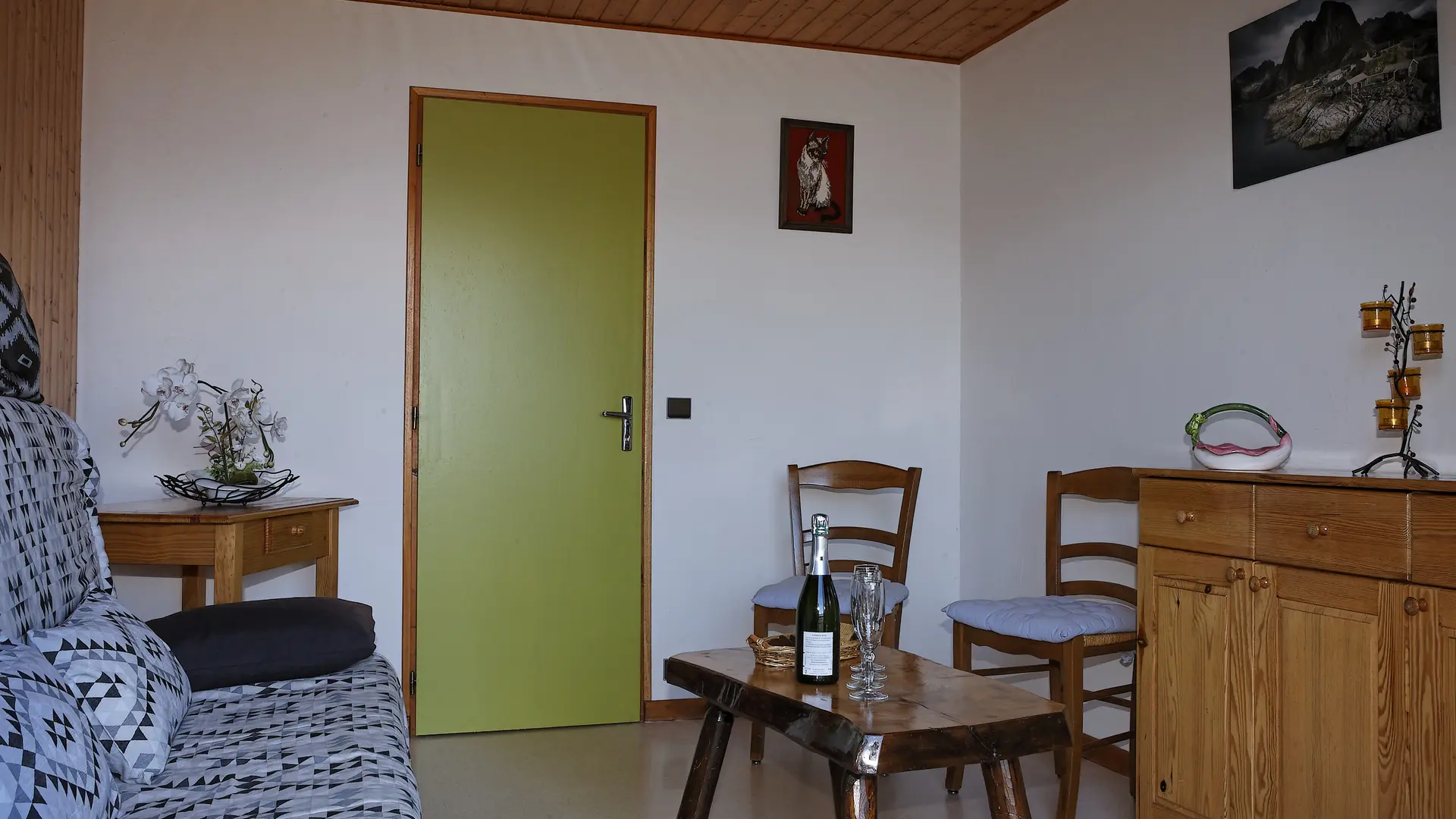 Salon avec petite table