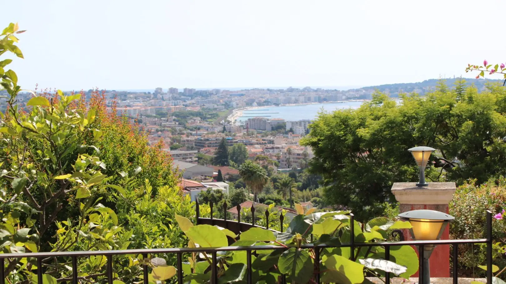 Gîte la Bastide - Vue de la terrasse - Vallauris-Gîtes de France Alpes-Maritimes