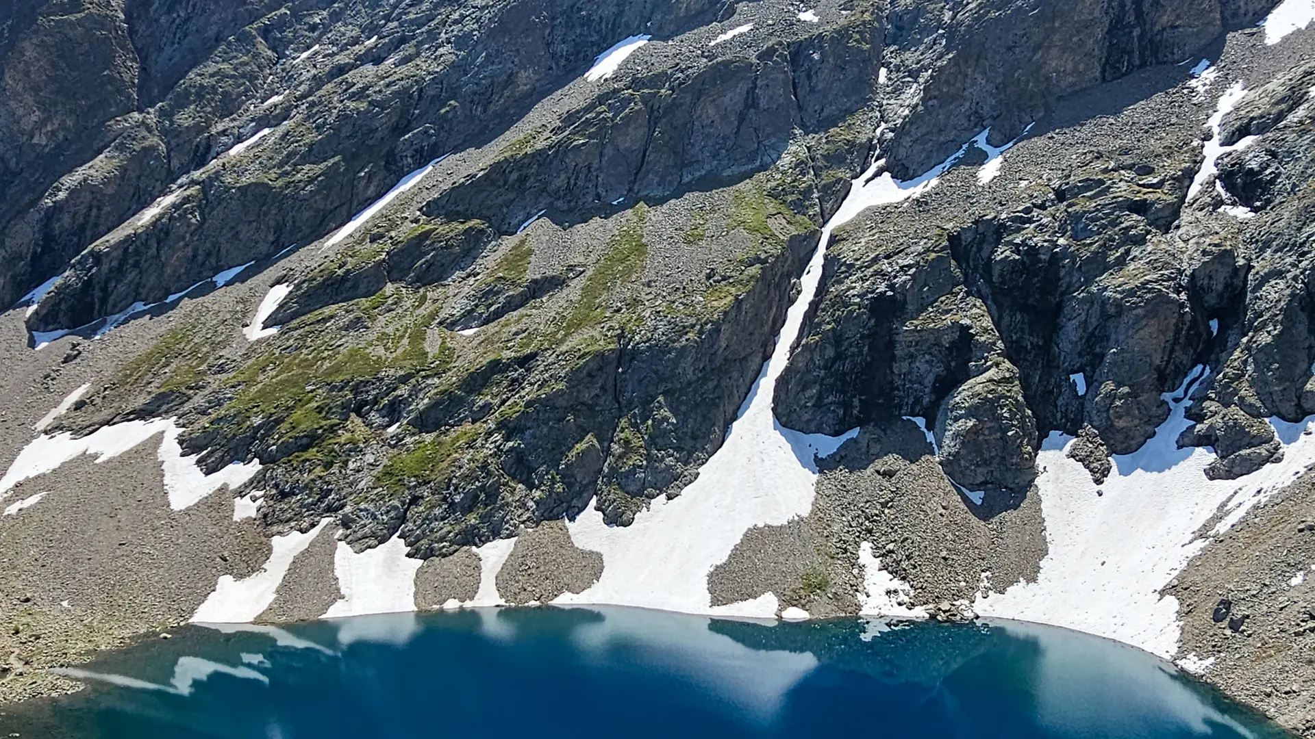 Refuge Evariste Chancel et lac de Puy Vachier depuis 2400m_La Grave