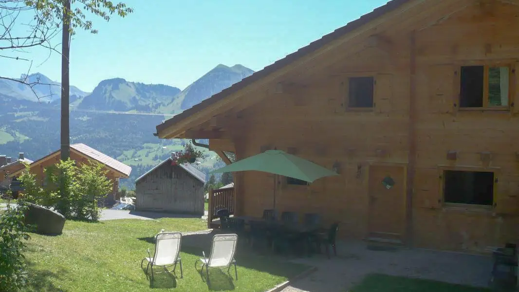 La terrasse extérieure en été