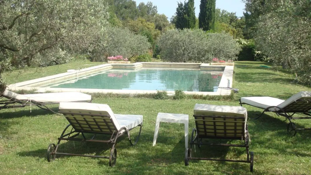 piscine 10x5m sÃ©curisÃ©e par une barriÃ¨re