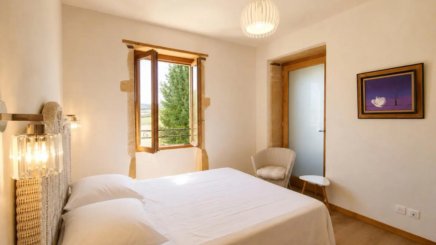 Suite 2 : un lit 160x200cm avec salle d'eau privative.