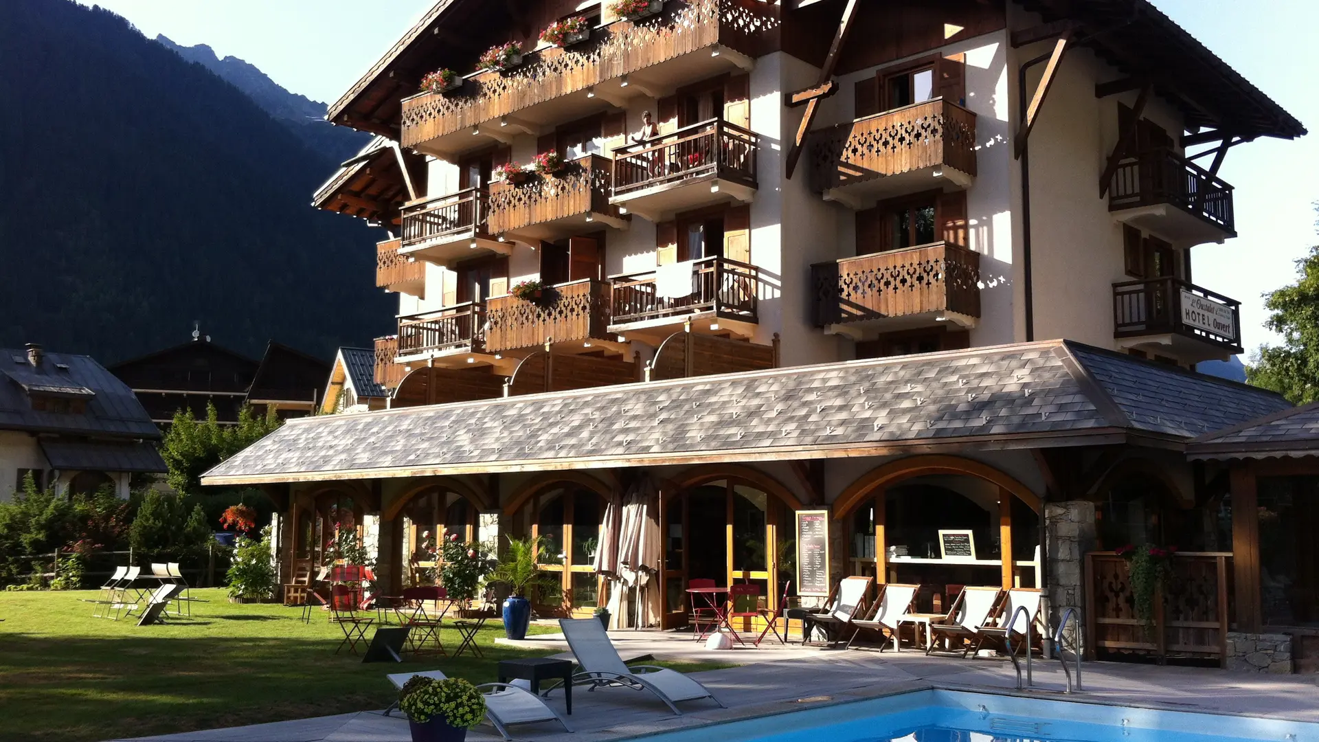 Hotel Oustalet facade