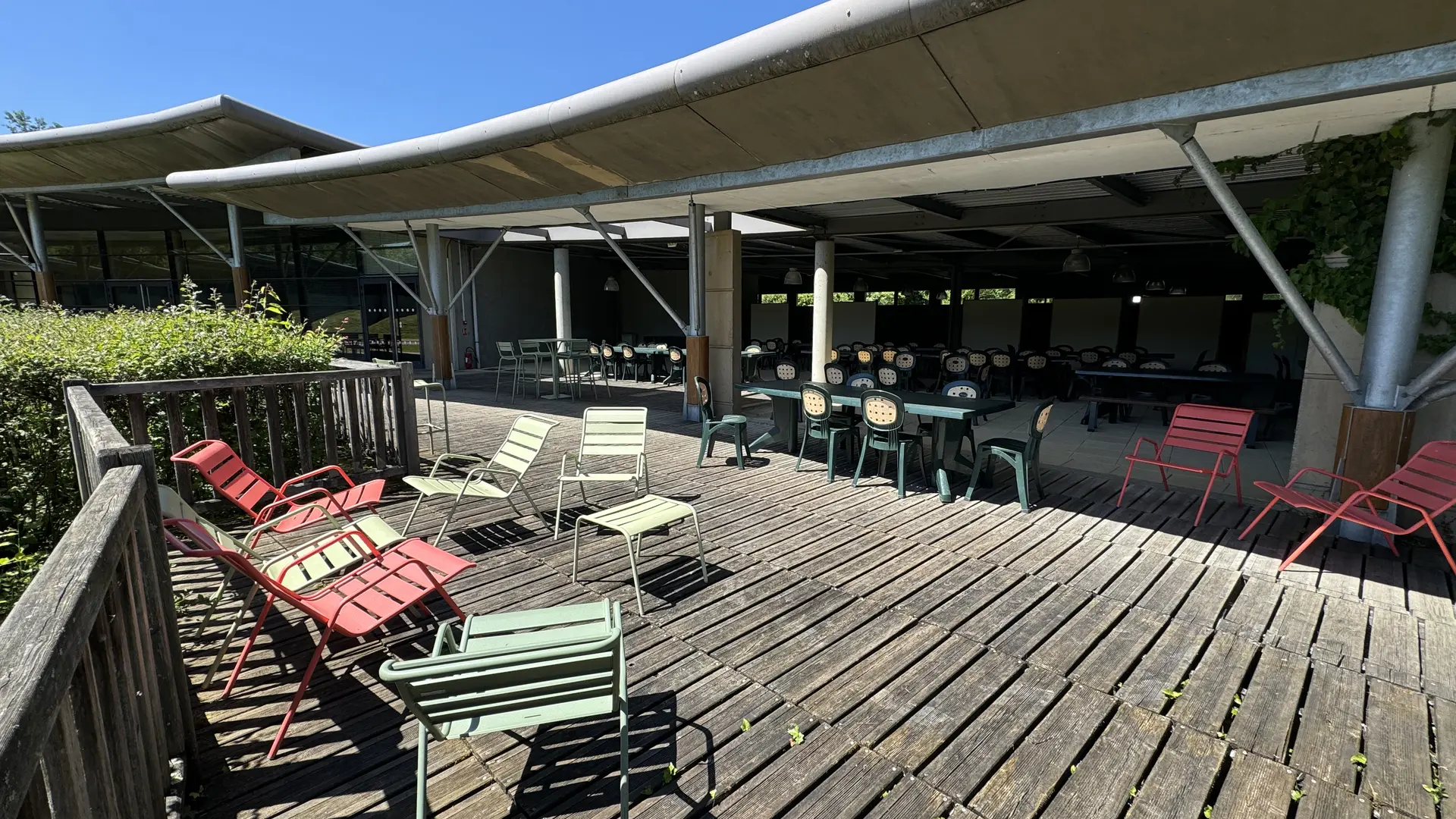 Espace Chant des Grenouilles vu de l'extérieur