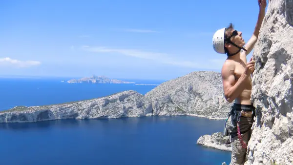 Half-day multi-pitch climbing in the Calanques