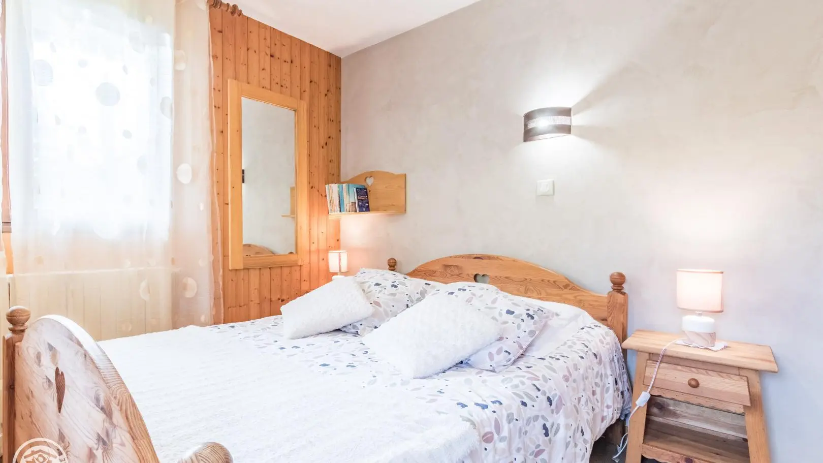 Chambre  avec 1 lit de 140x190cm 6 placard avec penderie