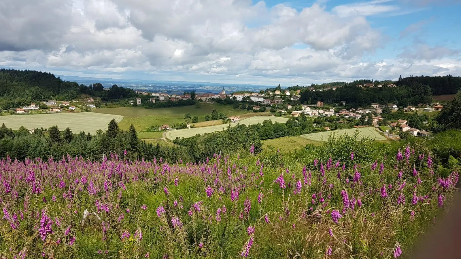 Le Cergne, village de moyenne montagne