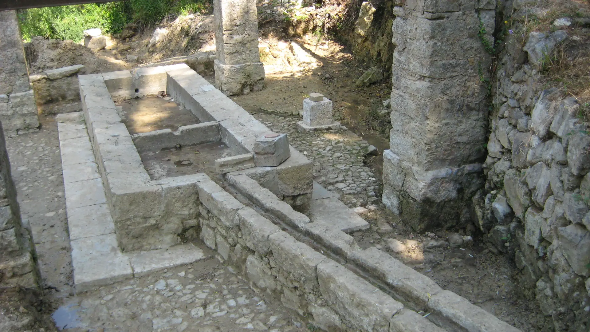 amenée d'eau au lavoir