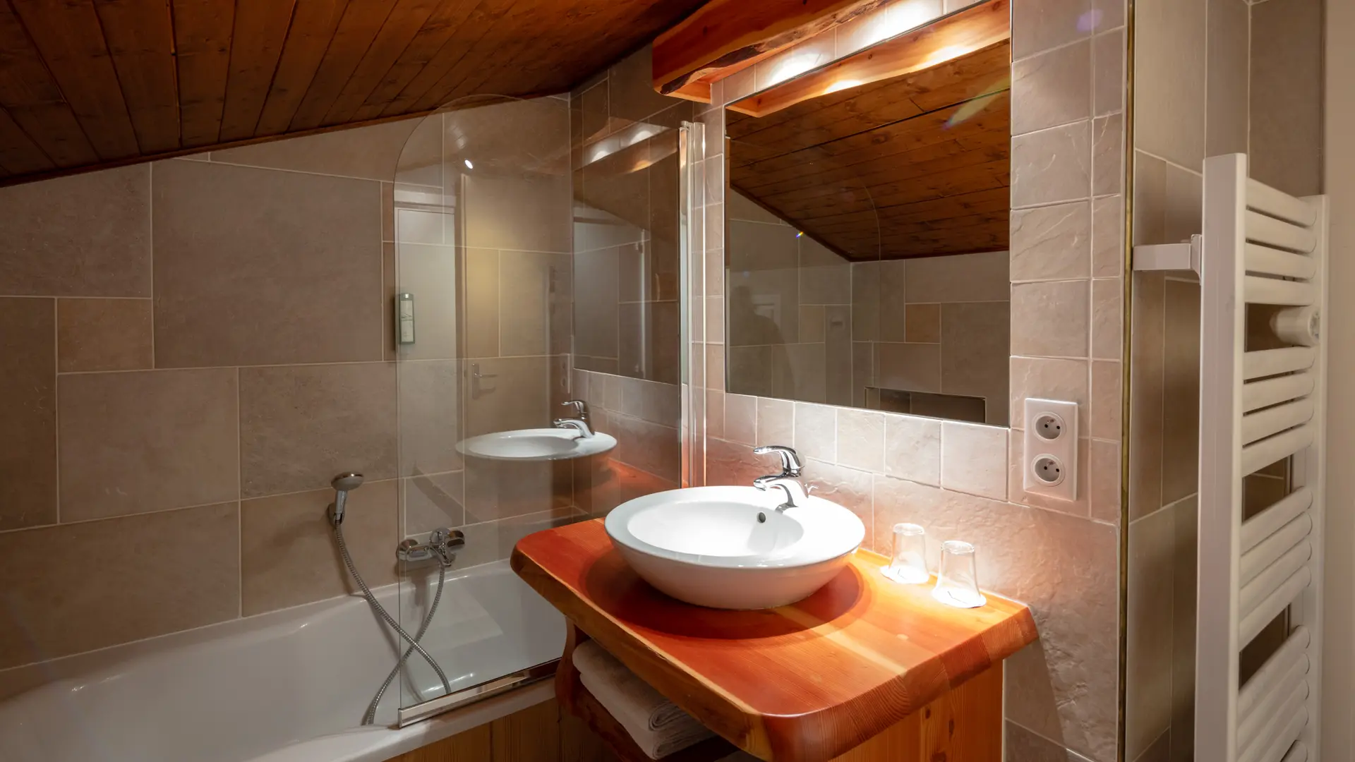 Salle de bain chambre studio communicant
