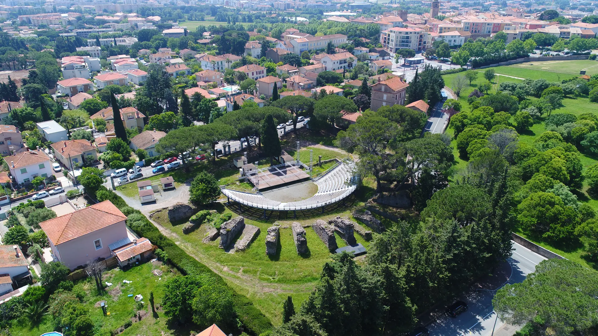 Vue aérienne sur le théâtre romain Fréjus