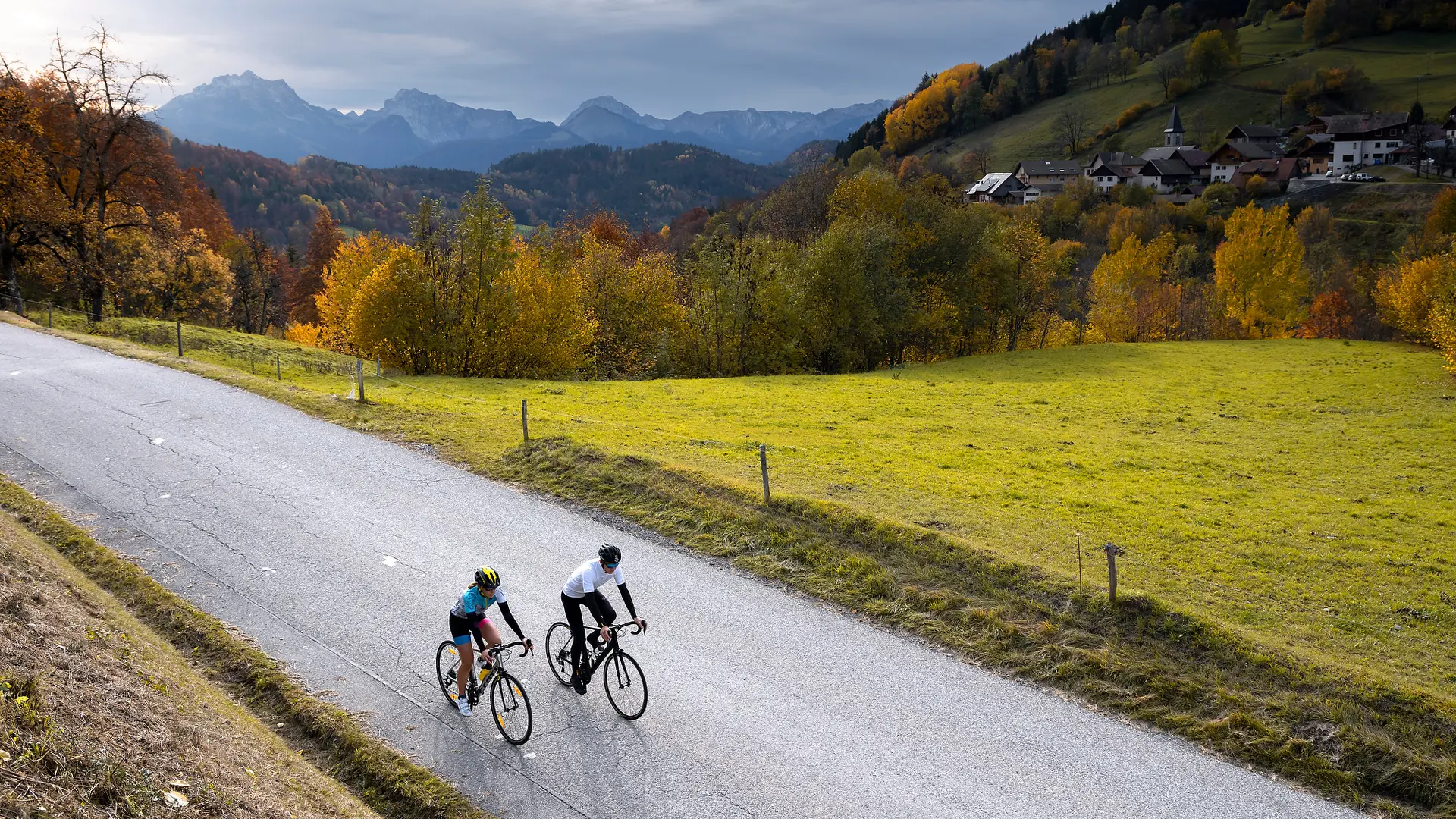 Montée en vélo vers le Col de l'Epine