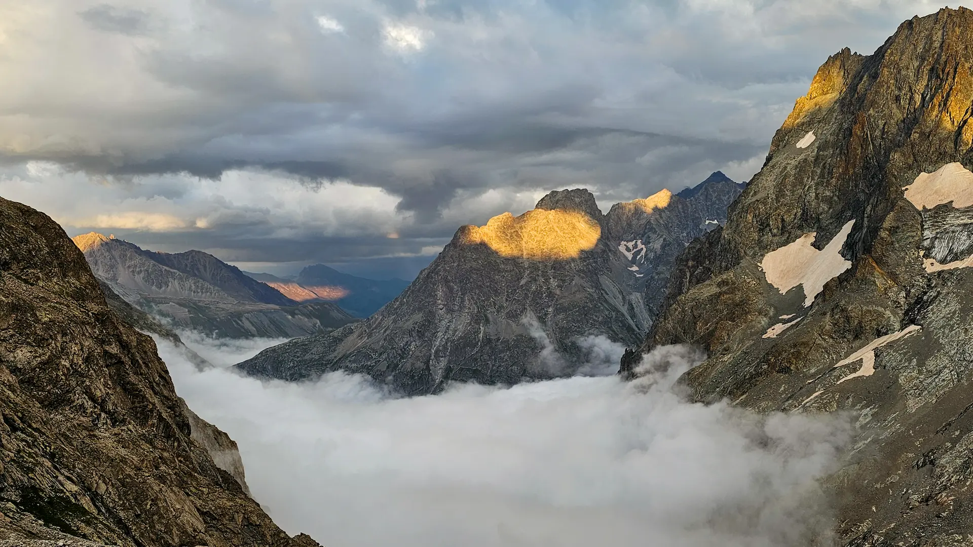 Refuge et lac du Pavé