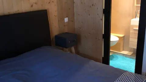 Chambre avec salle de bains