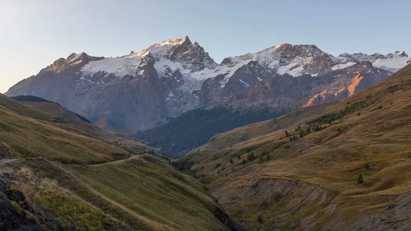 Early morning panorama of the surrounding peaks