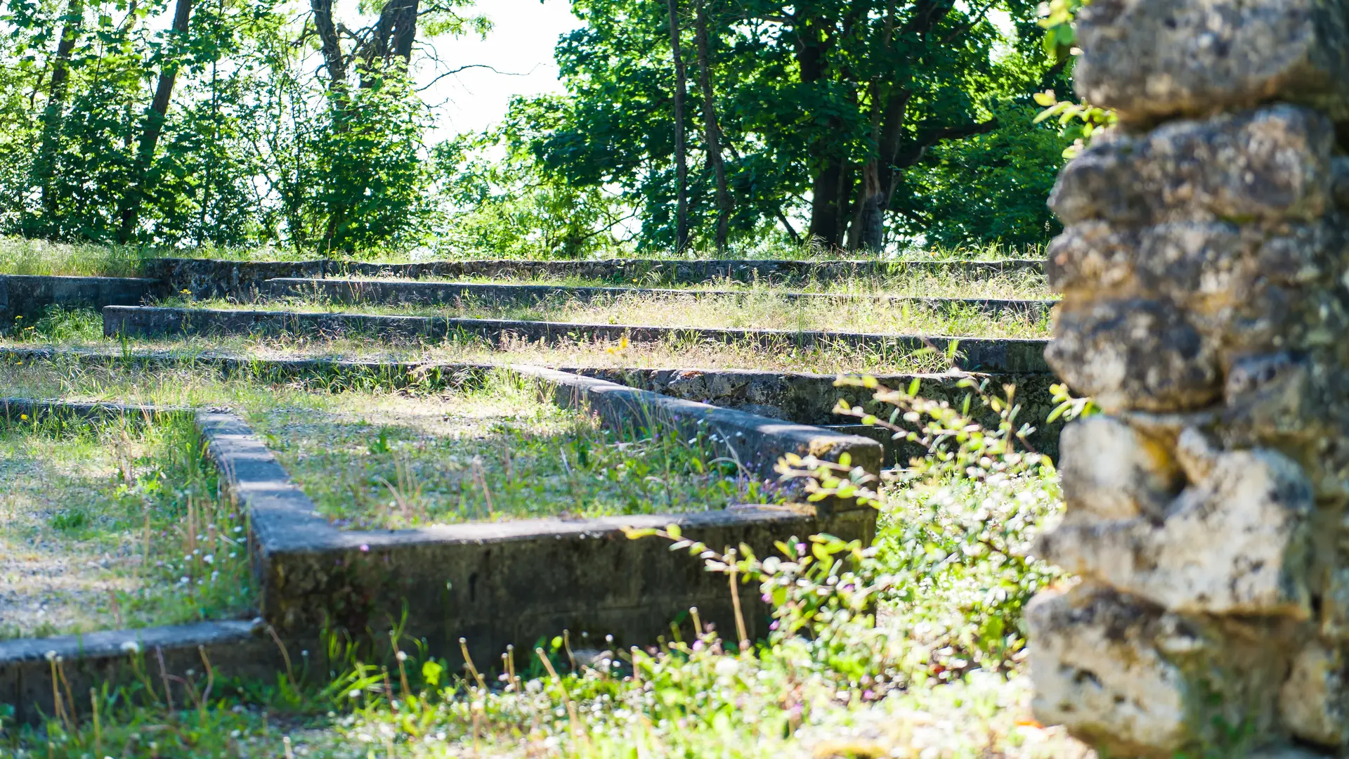 Le Théâtre de Verdure - ancien château de Montluel