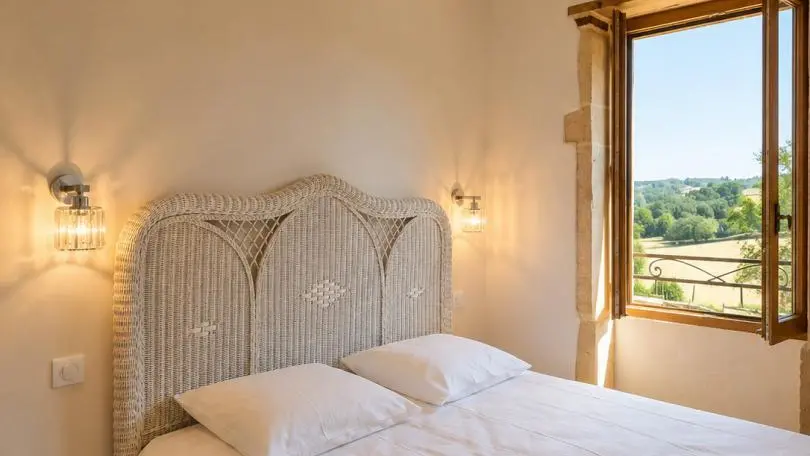 Suite 2 : un lit 160x200cm avec salle d'eau privative.