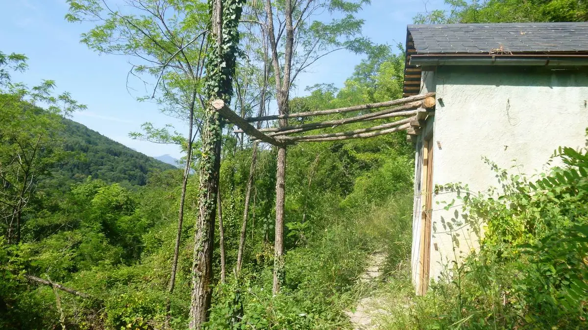 Sarto, maisonnette située dans les vignes, servant de cellier