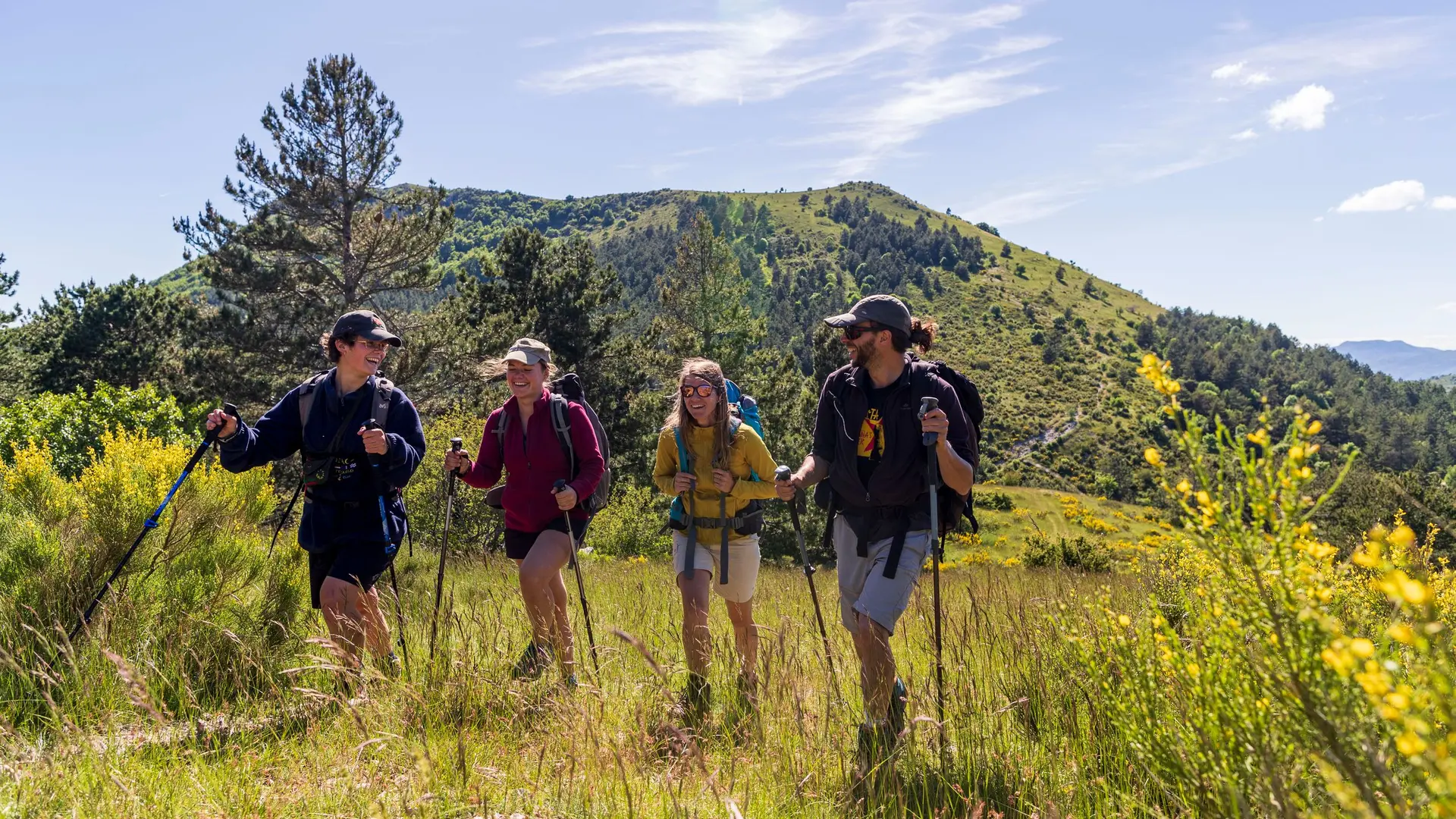 Randonneurs itinérants autour d'Eourres