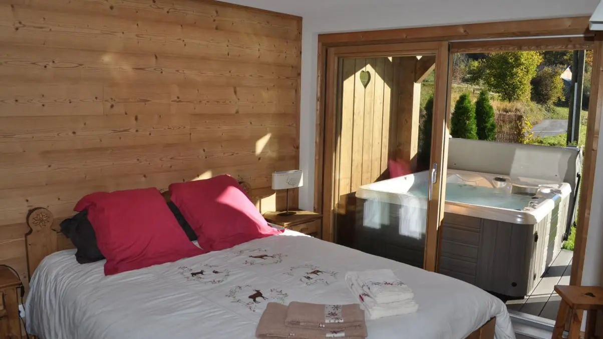 Chambre parentale avec accès terrasse et Spa