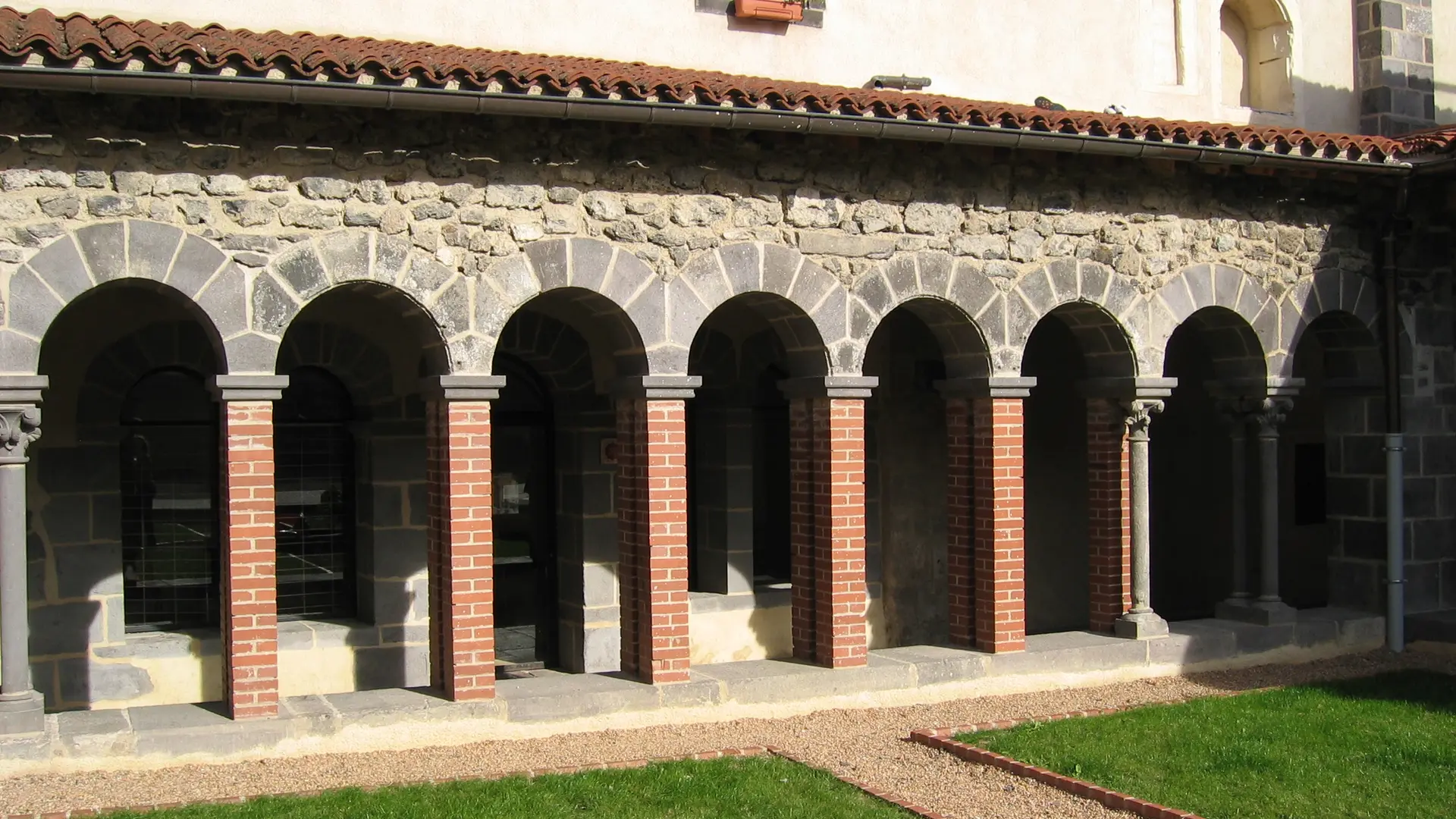 COUR DU CLOÏTRE MARSAT