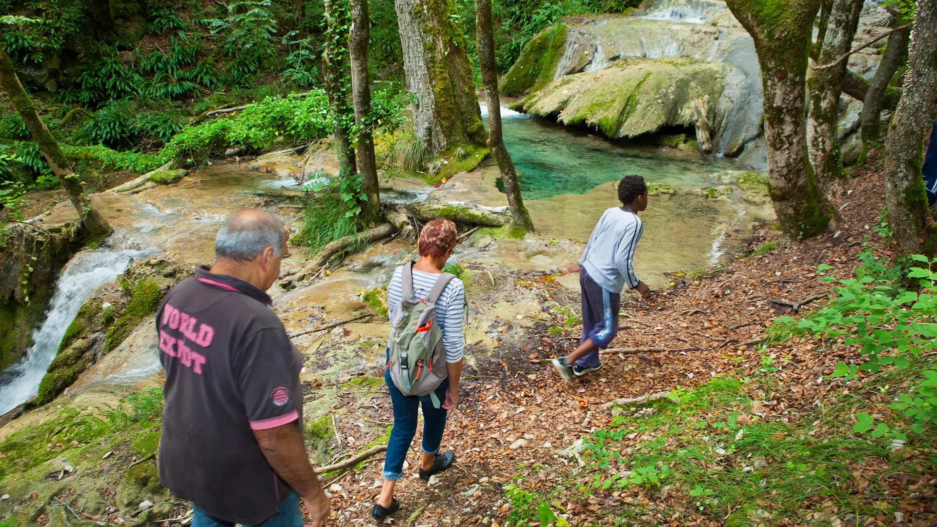 Se balader jusqu'à la cascade de Claireafontaine