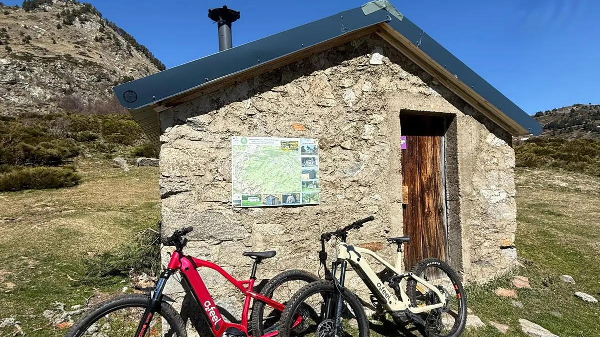 devant la cabane de l'orri