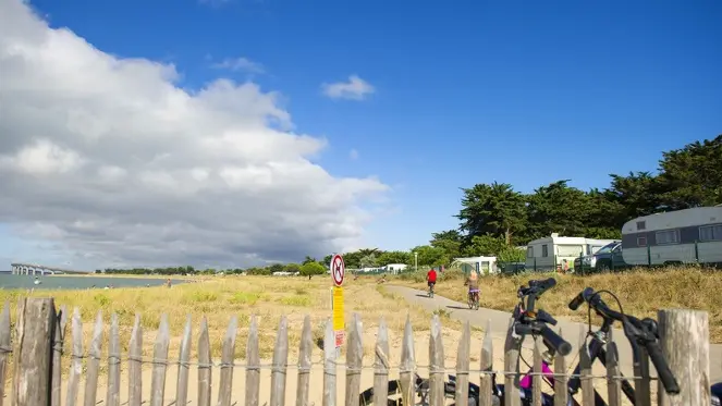 Accès à la plage depuis le camping