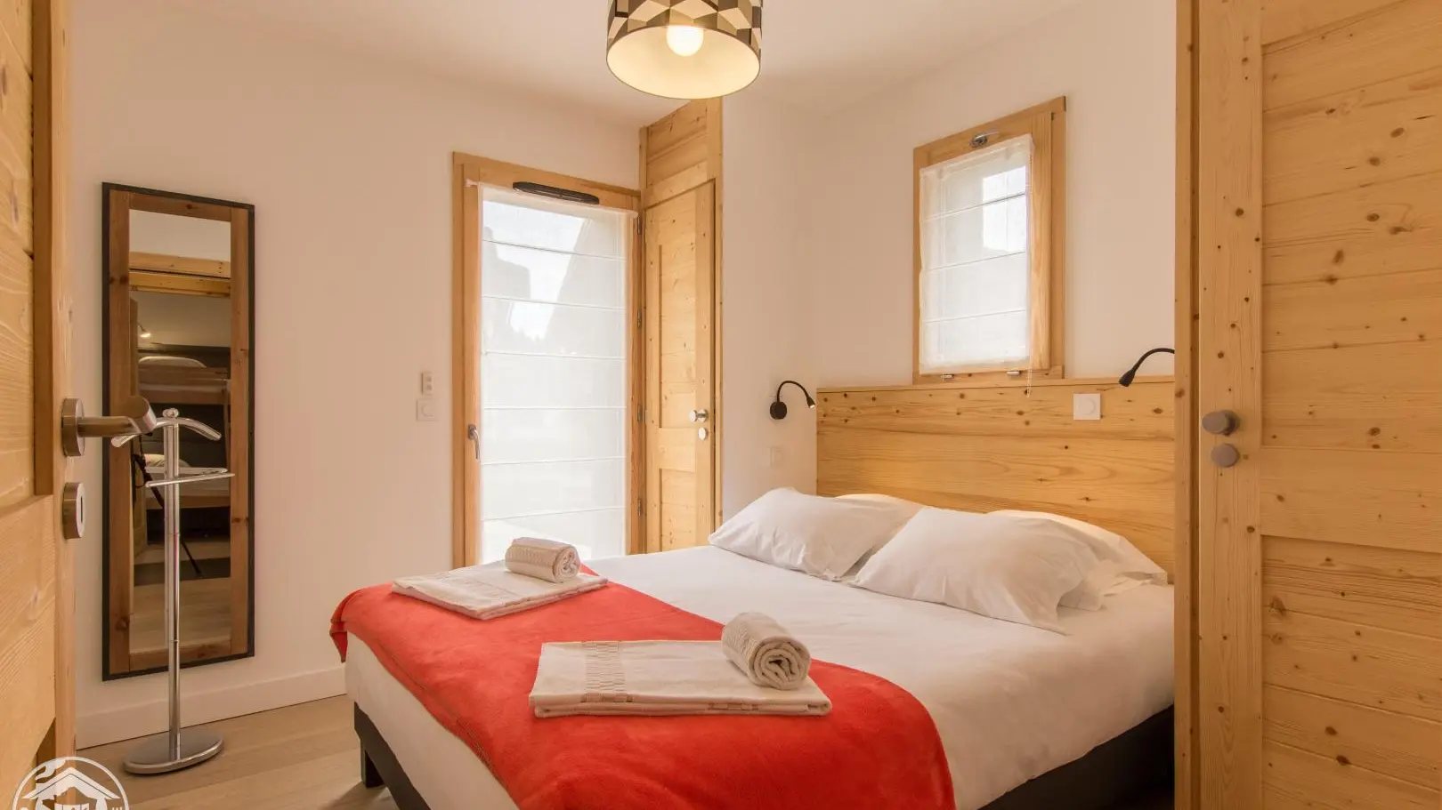 Chambre 1 (accès à la terrasse privative depuis cette chambre)