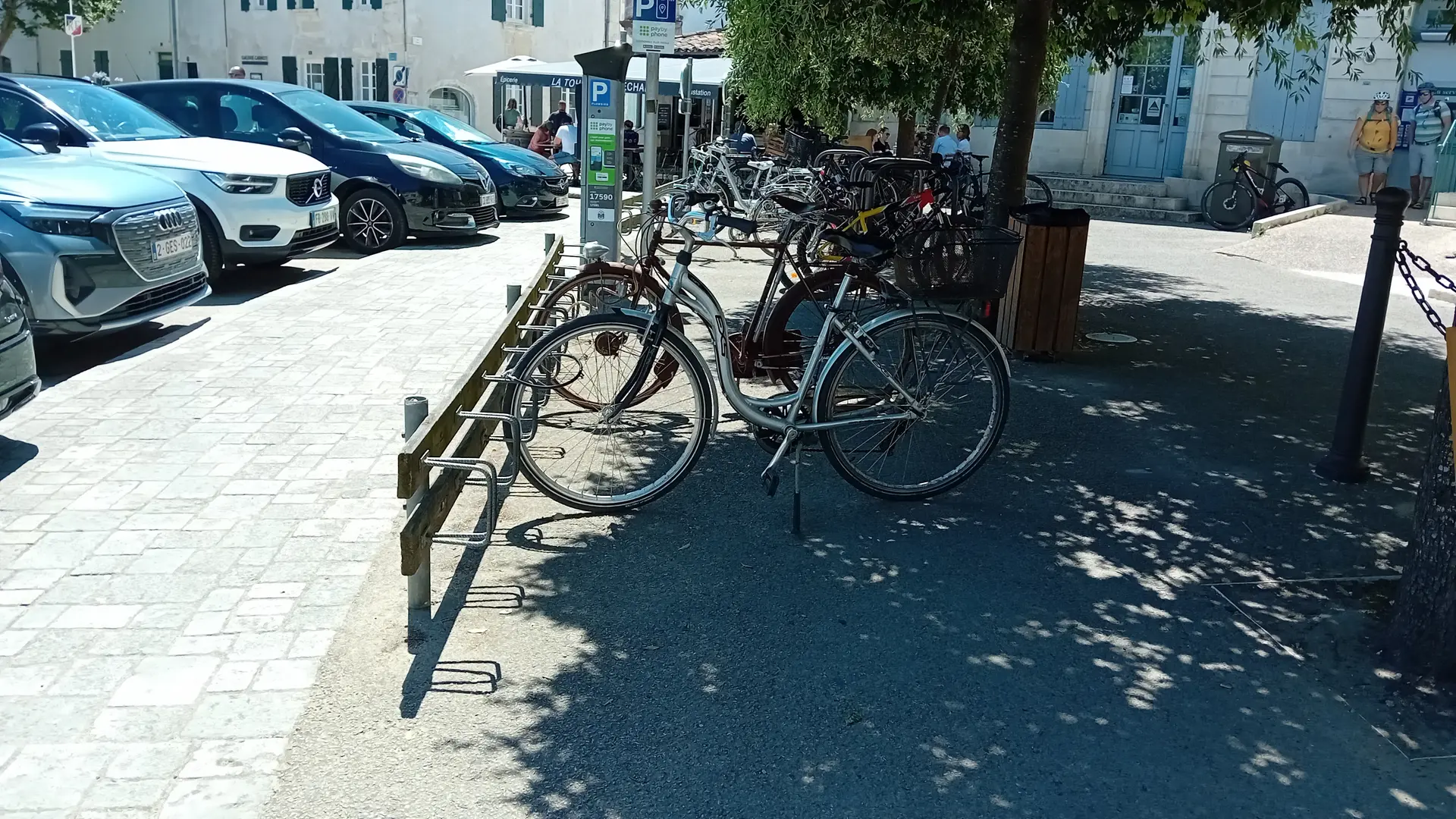 Parking vélos - Face à la presse Octopus