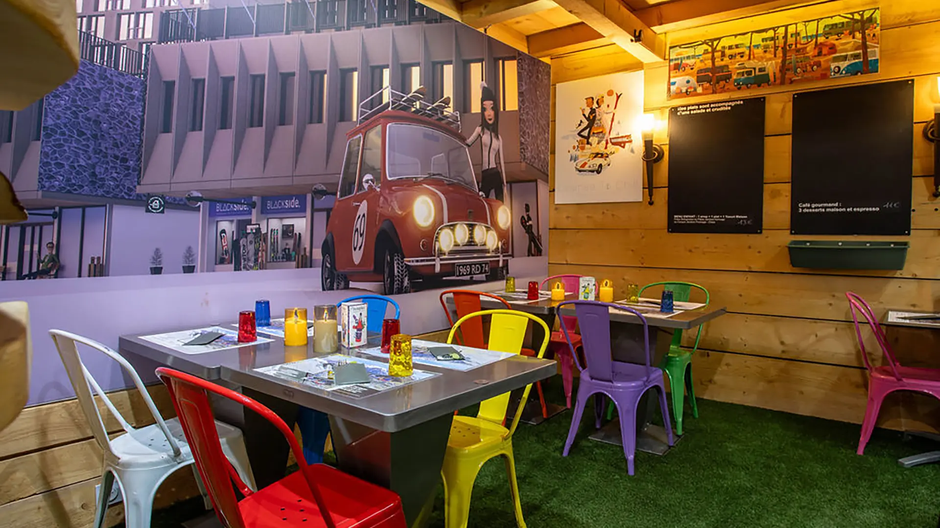 Binnenruimte van Black Side Café