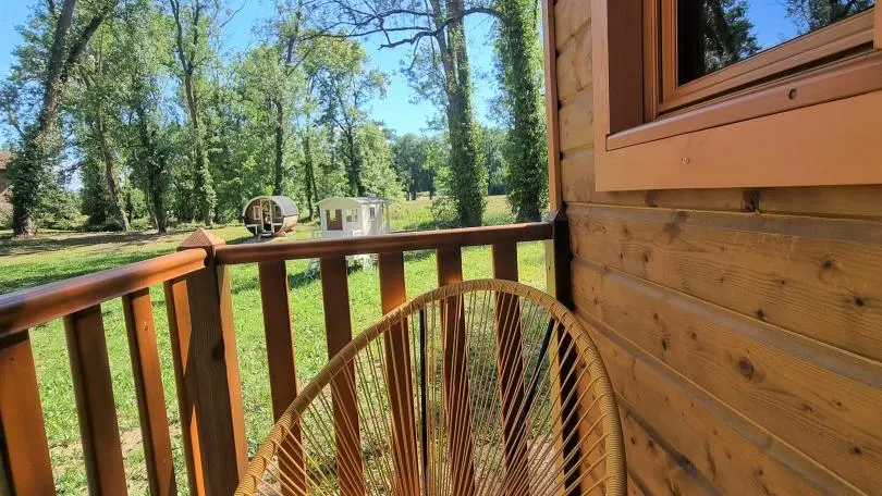 Petit balcon de la roulotte.