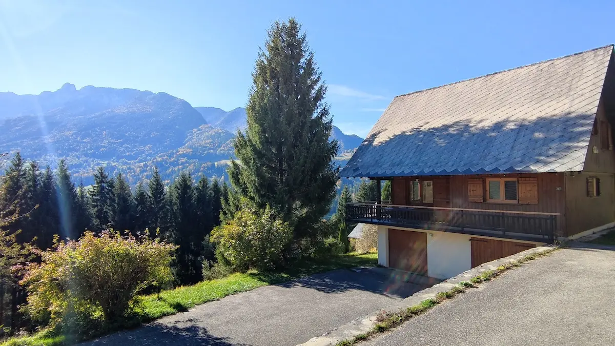 Le chalet et son terrain