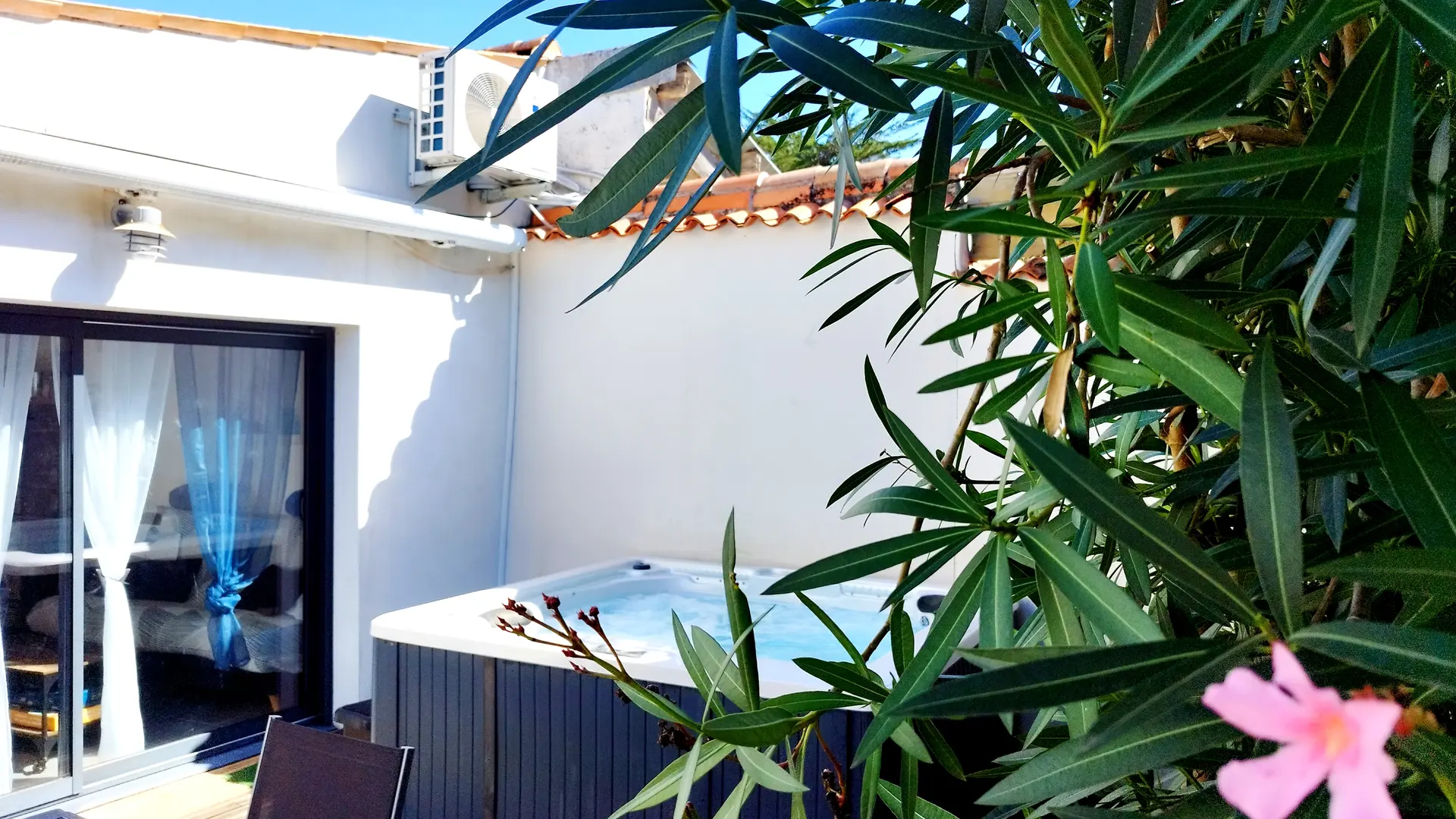 Jaccuzzi sur la terrasse.