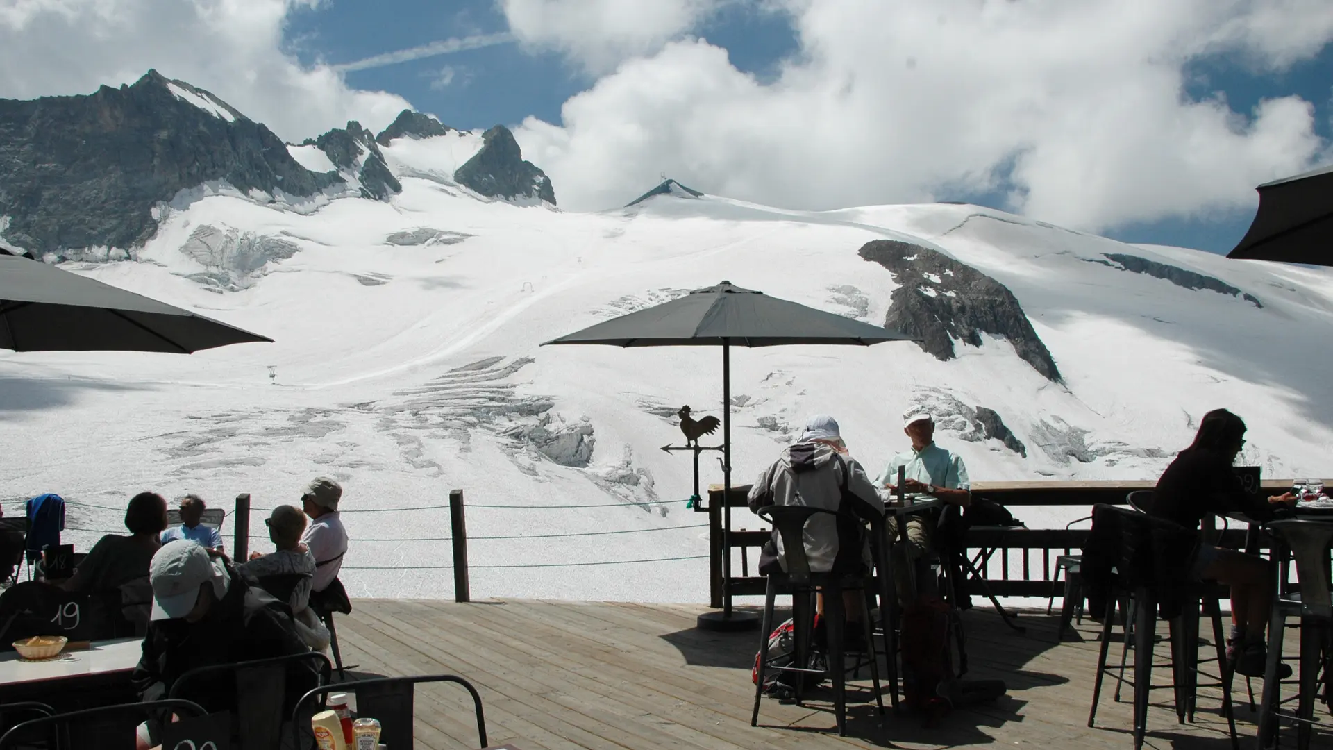 Terrasse du restaurant La Cabine 3200