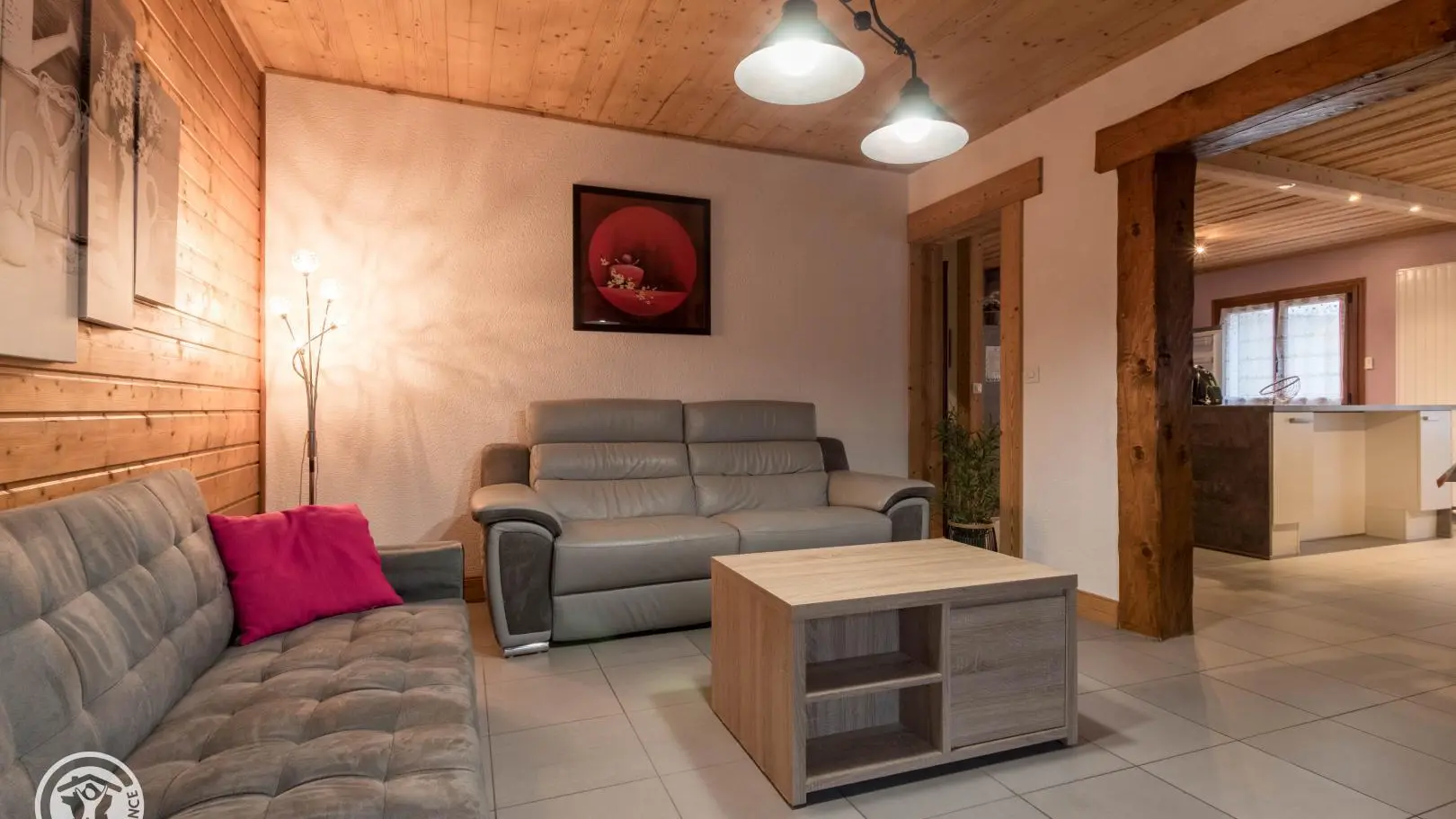 Salon ouvert sur la cuisine