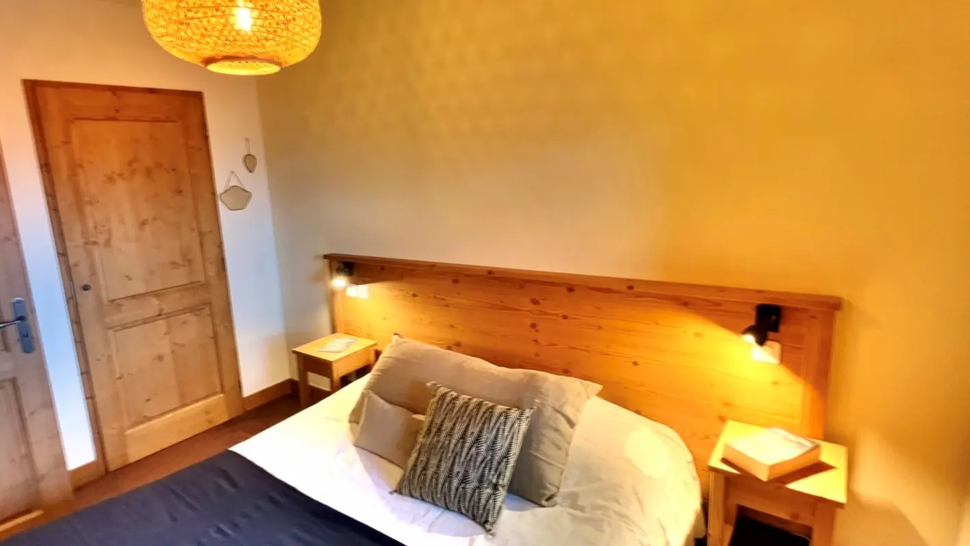 chambre avec 1 lit double