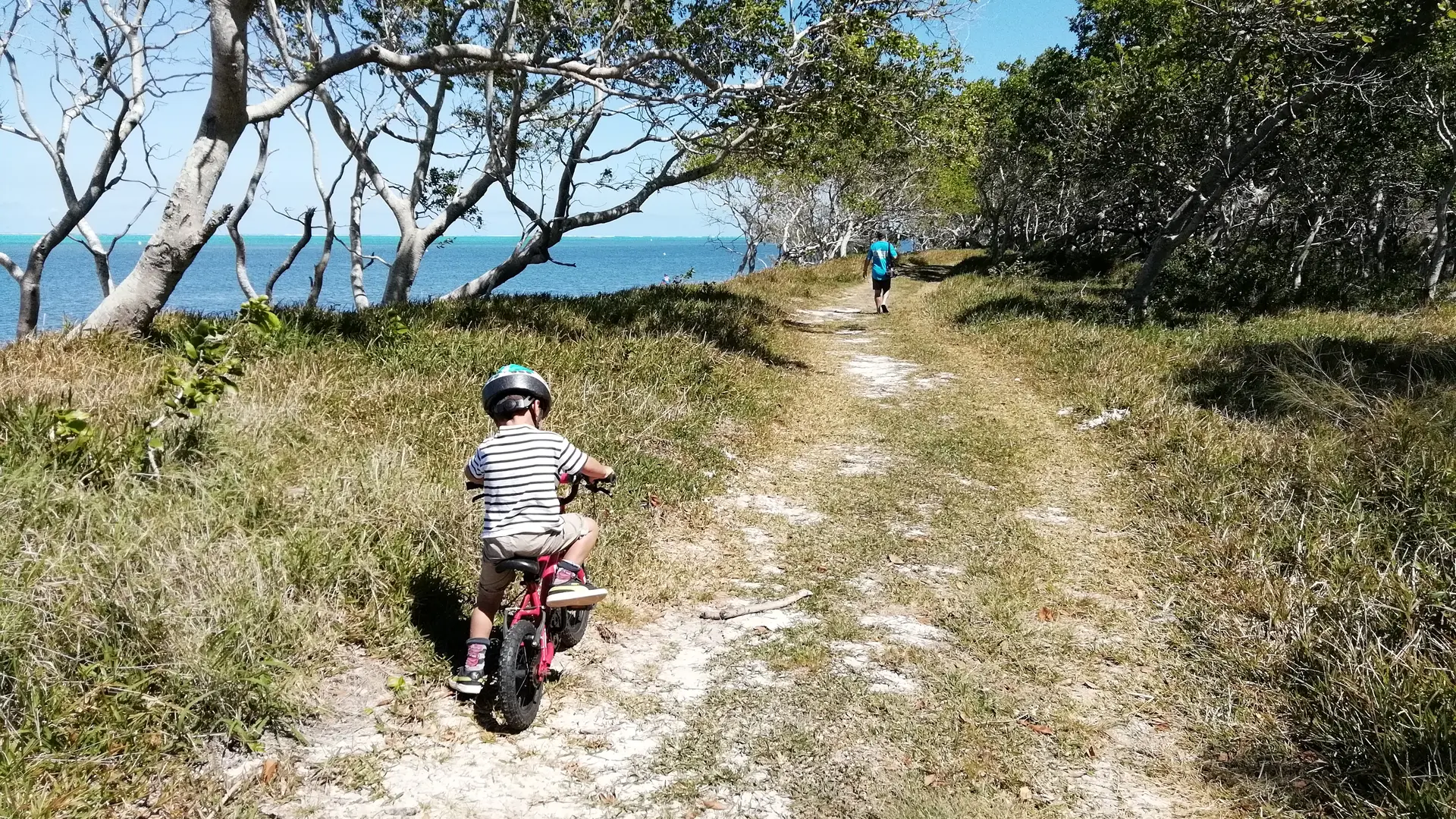 Sentier côté bord de mer