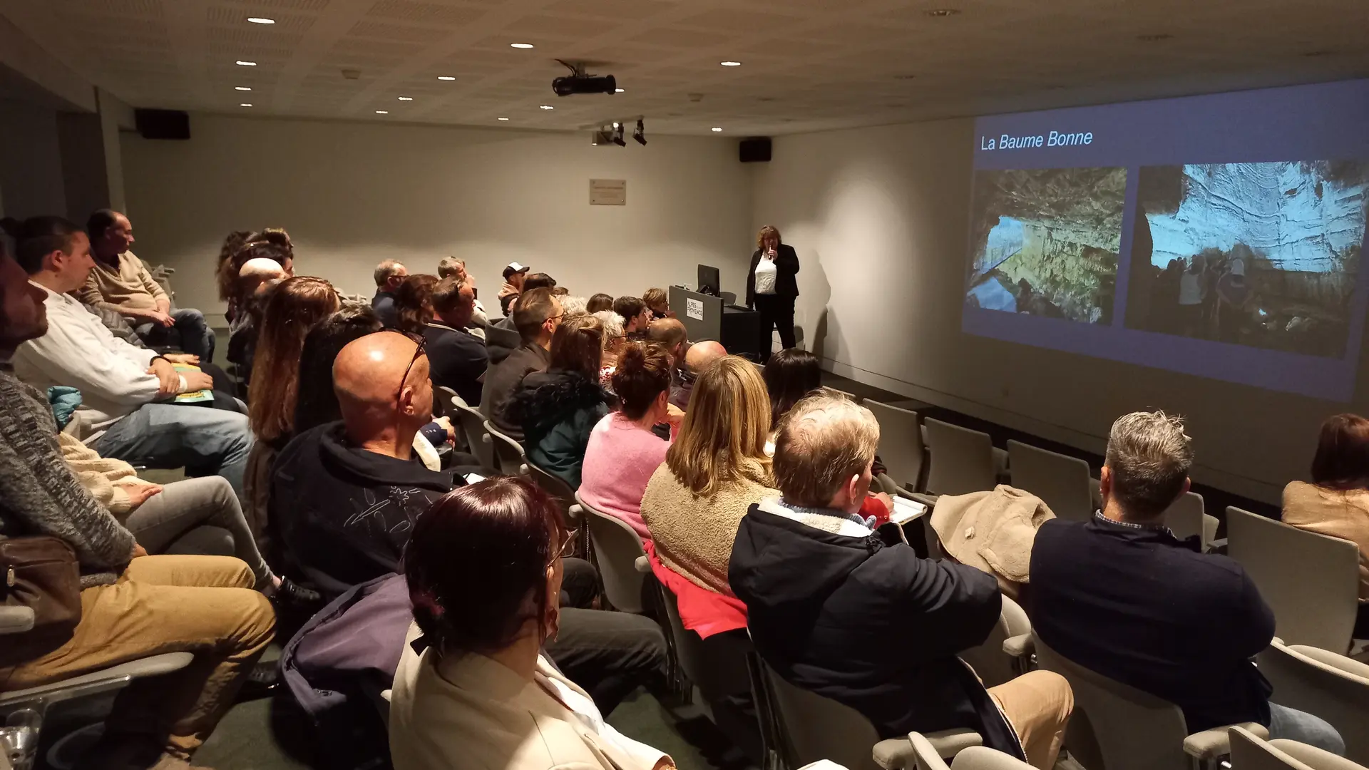 conférence dans l'auditoriulm