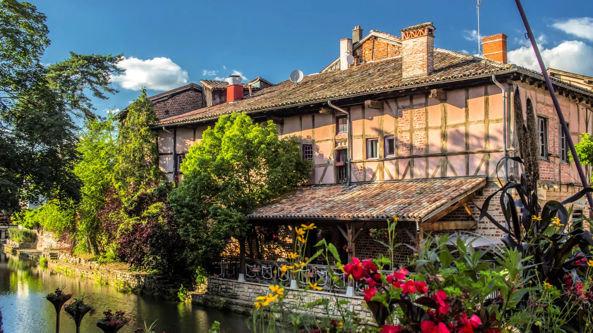 Pont et berges fleuris - Chatillon sur Chalaronne