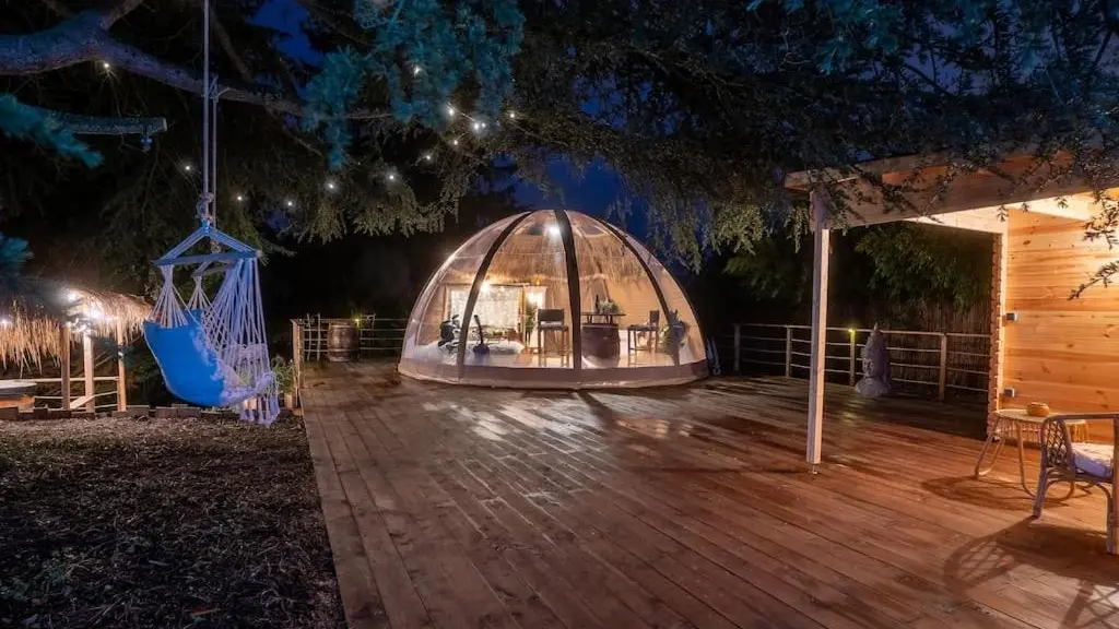 Maison bulle nuit sous un dôme pour un week-end insolite dans l'Ain