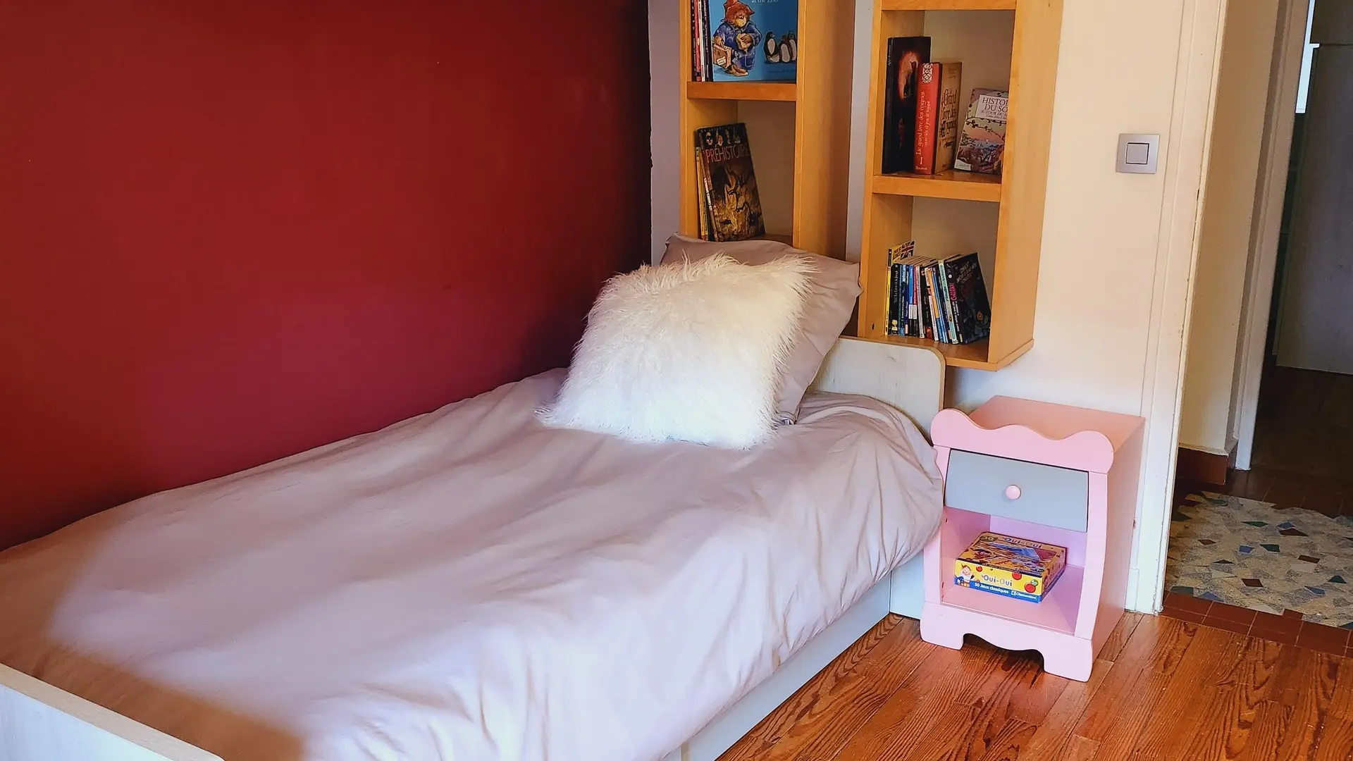 chambre avec lit simple