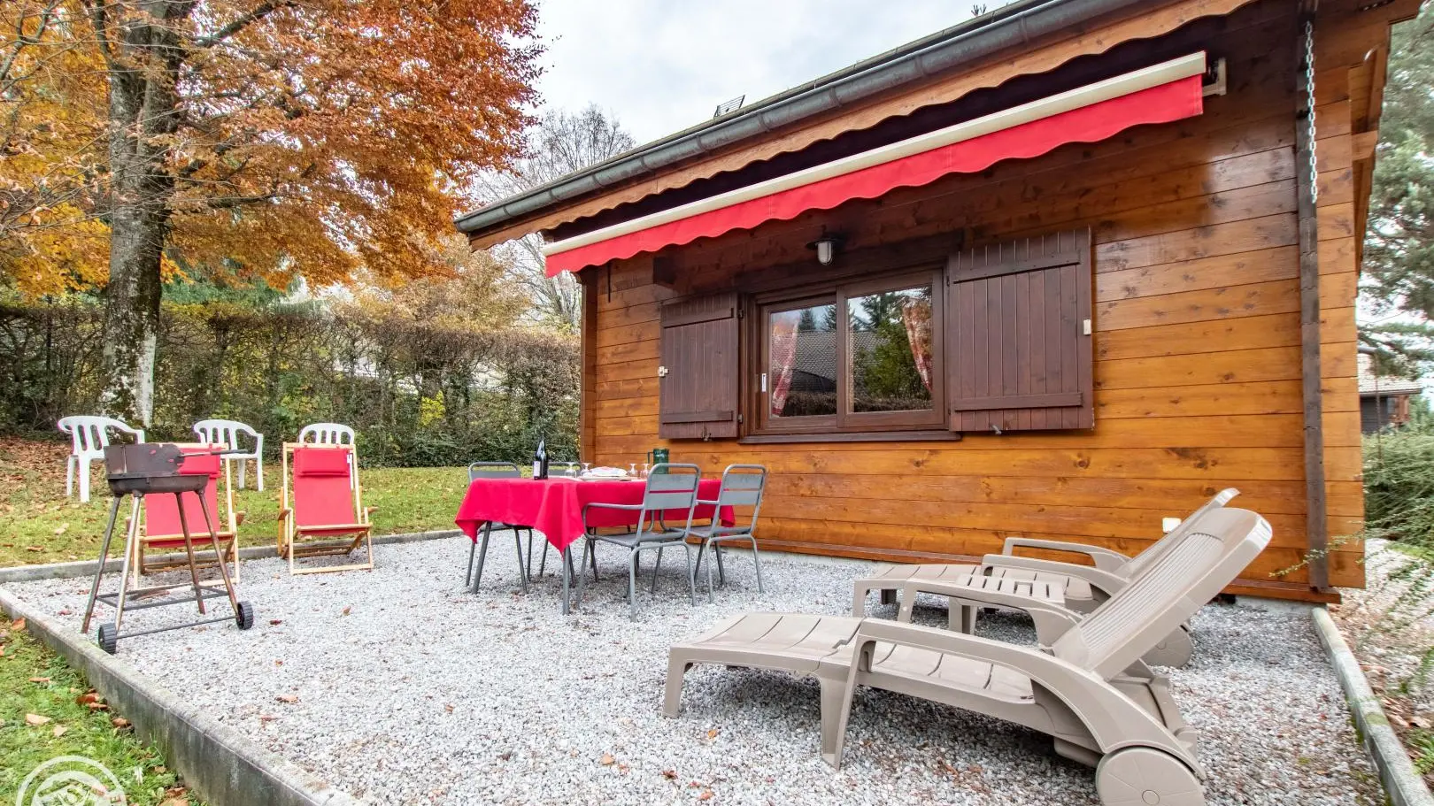 Terrasse extérieure équipée