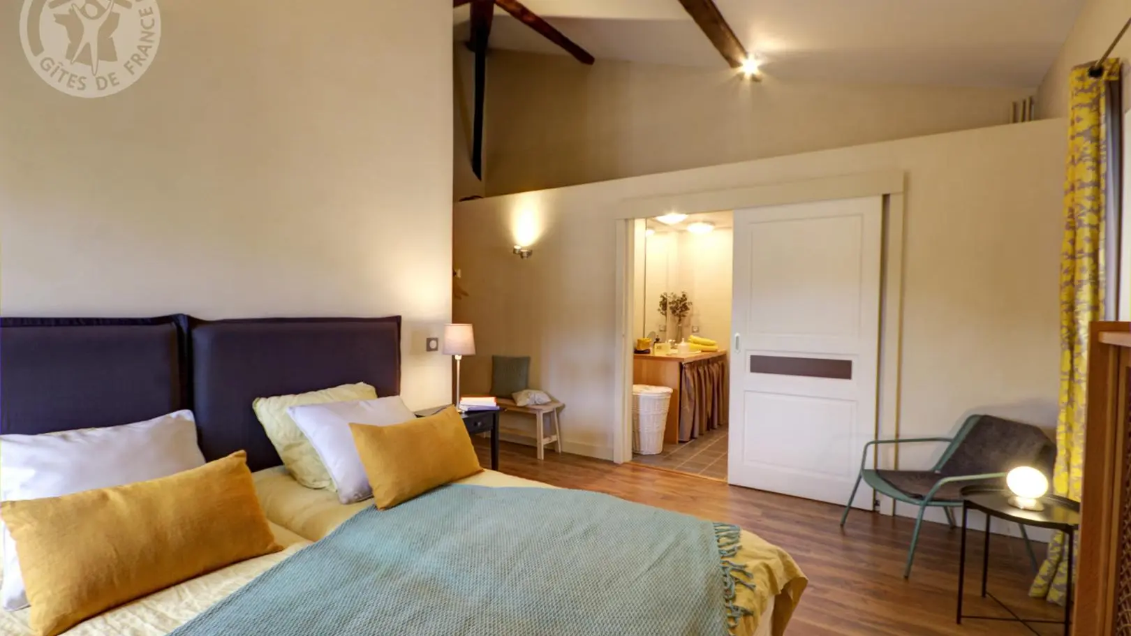 chambre chartreuse jaune