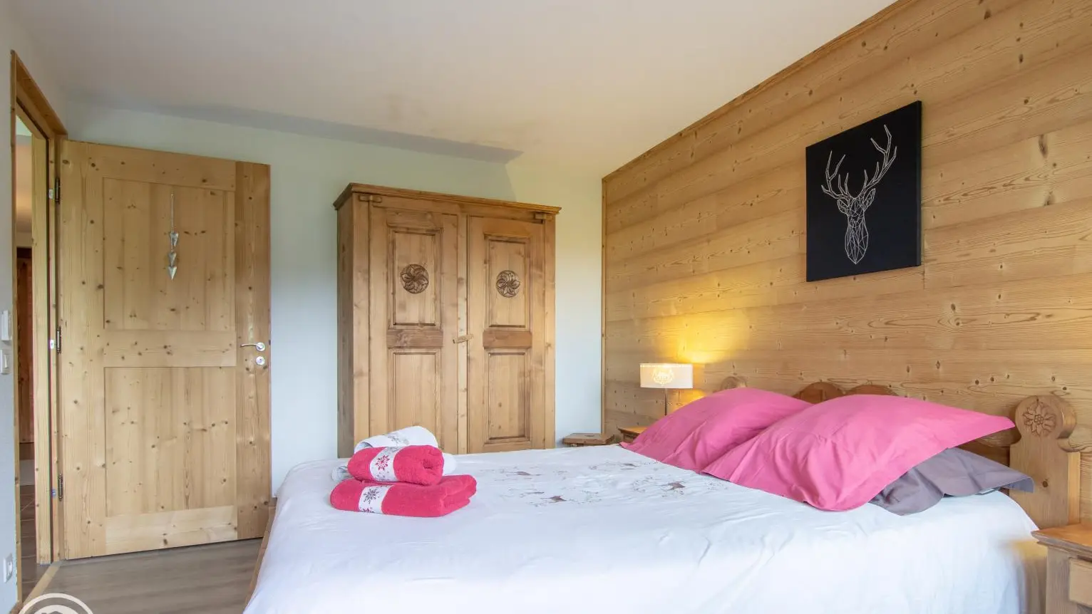 Chambre 2: 1 lit 160cm ou 2 lits 80 cm