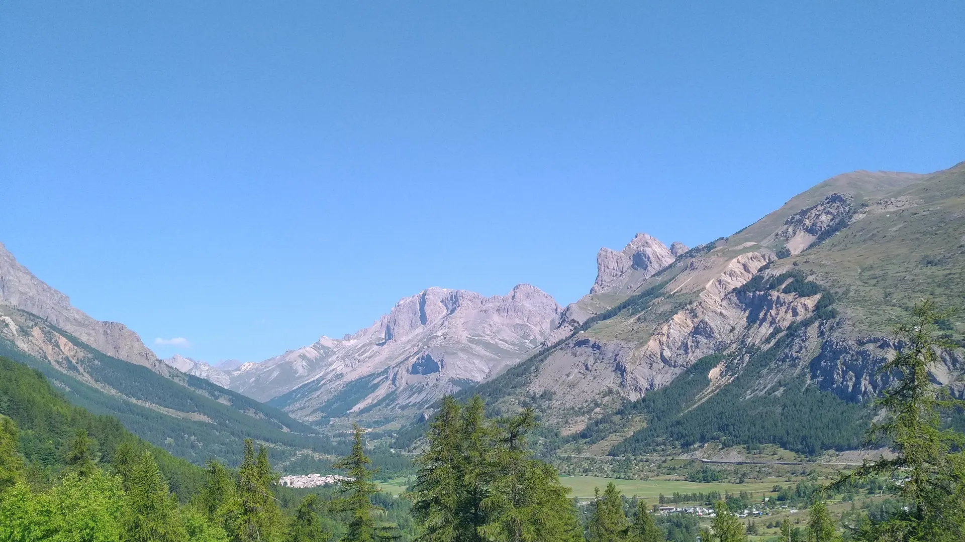 Le col du Lautaret vu depuis la vallée