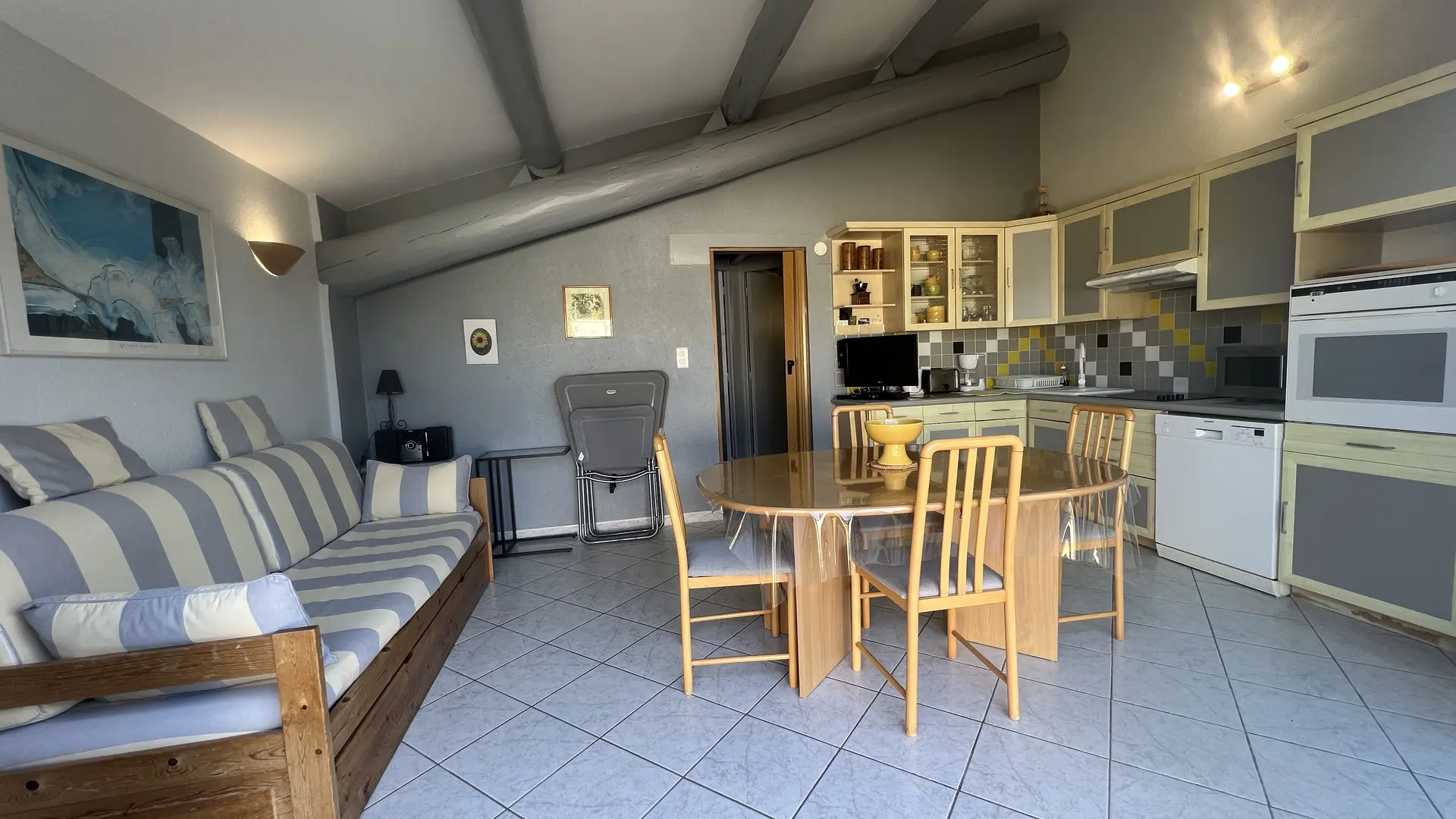 le soleillant Pièce principale salle à manger