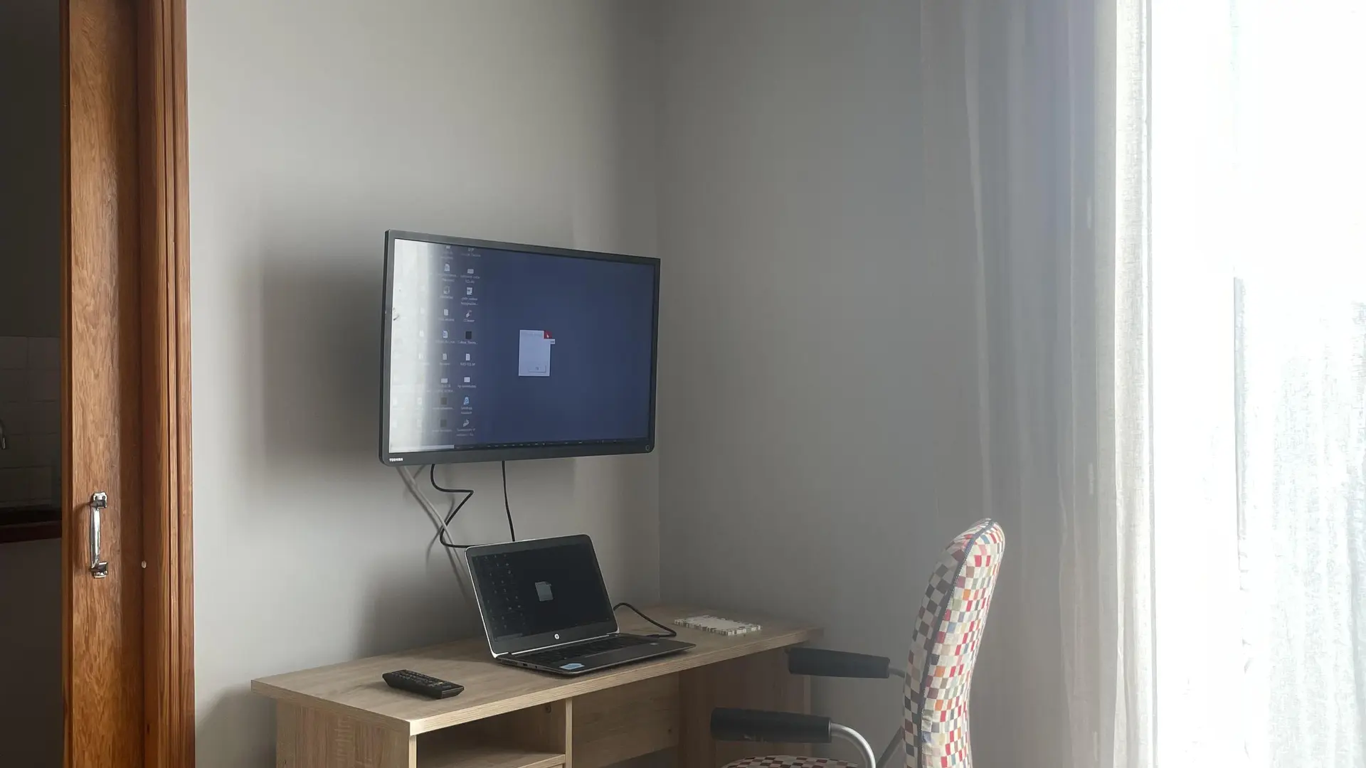 Yolaine et Marcel_L'Isle-sur-la-Sorgue bureau