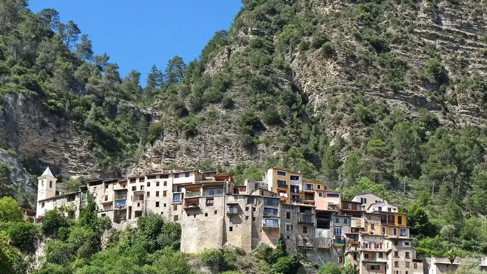 Chapelle Saint-Jean-Vue du village perché-Touet-Sur-Var-Gîtes de France des Alpes-Maritimes